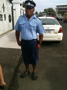 Policier en jupe, Apia, Samoa